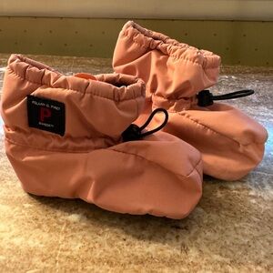 Polarn O Pyret pink insulated baby booties, 9-12 mos